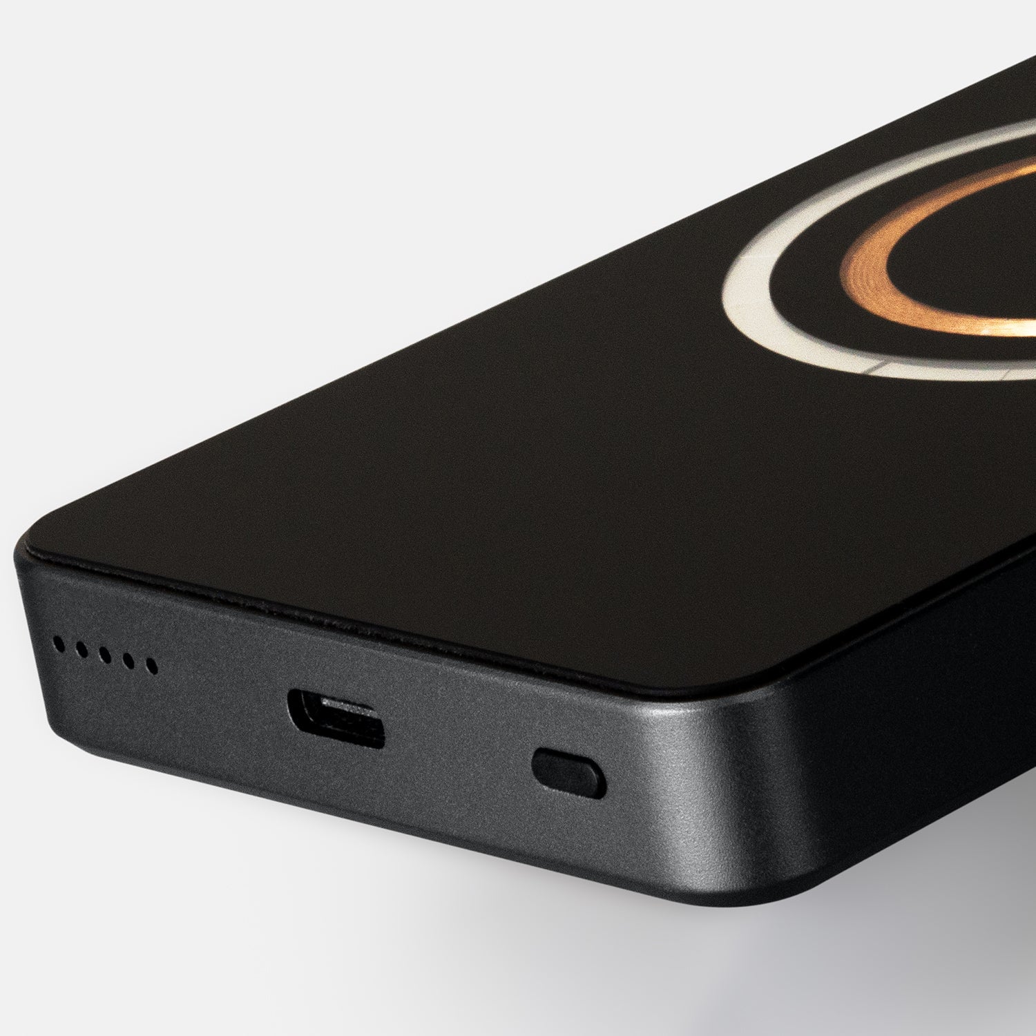 INGENIO Arc Wireless Charging Power Bank (5)