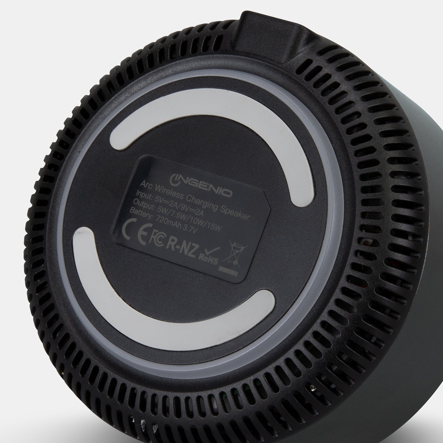 INGENIO Arc Wireless Charging Speaker (3)