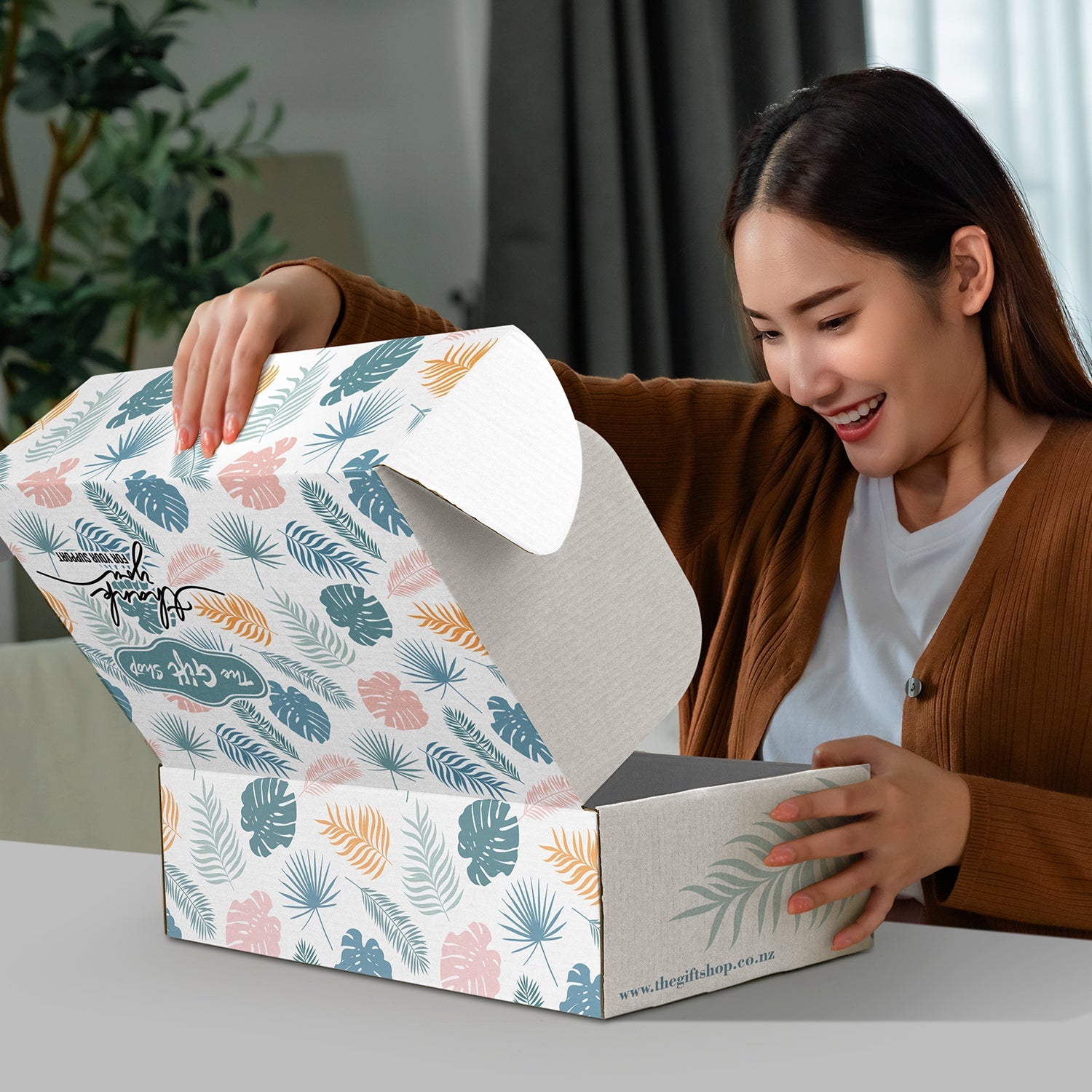 Die Cut Box with Locking Lid - 502x295x150mm (4)