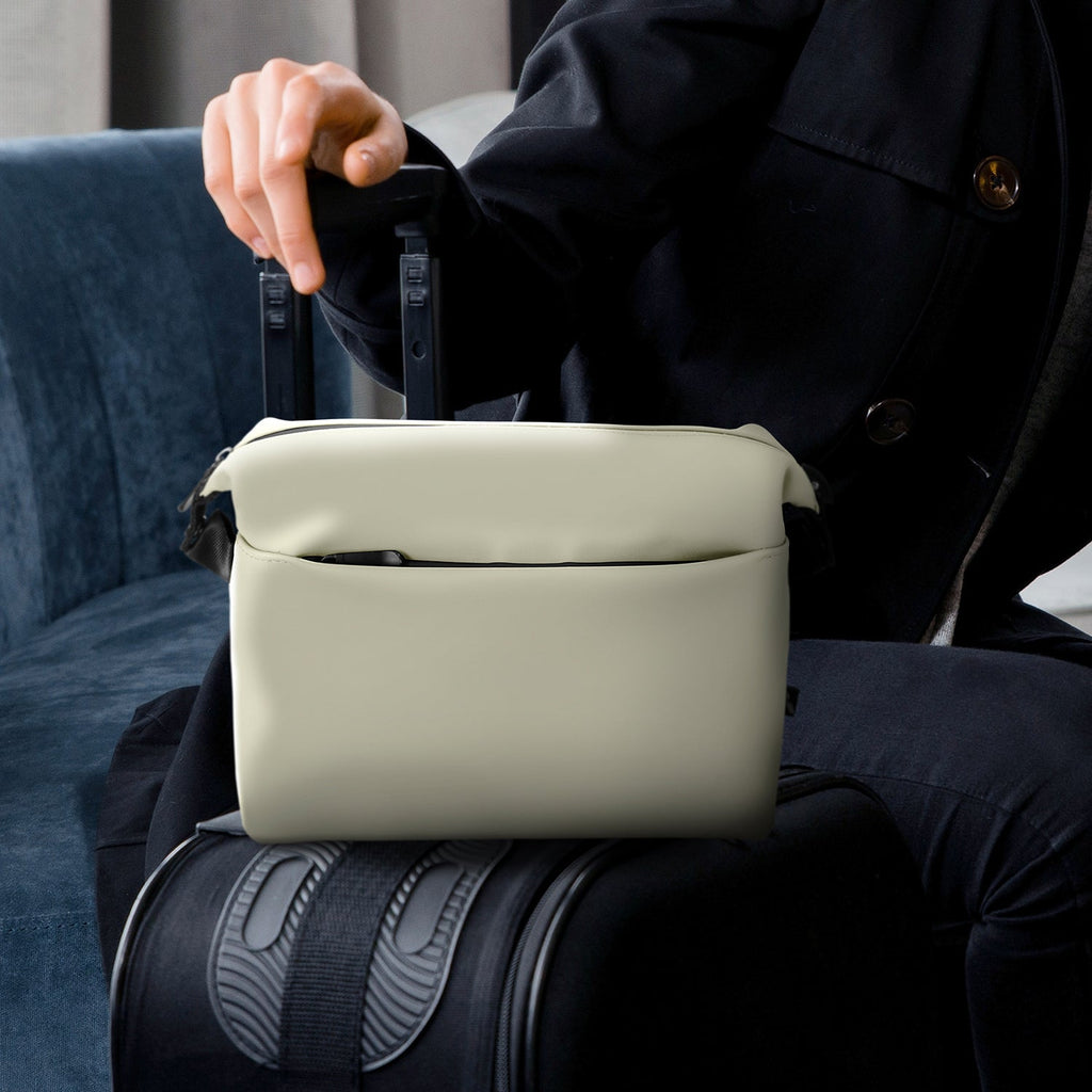 ARCHER Soft-Touch Toiletry Bag (10)